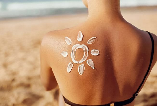 Cremes_solaires_autobronzants___voici_les_produits_preferes_des_Francais_en_pharmacie.jpg