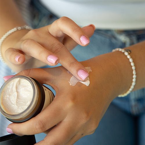 Tinted-Moisturizer-Eileen-hand_a27219f4-b92a-4a42-a2ae-9f8f41f4873f.jpg